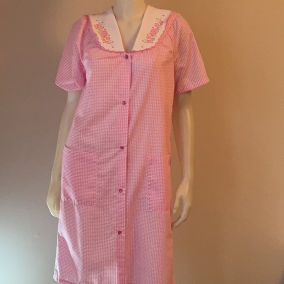 Vintage Embroidered Robe/Nightgown - Picture 1 of 9